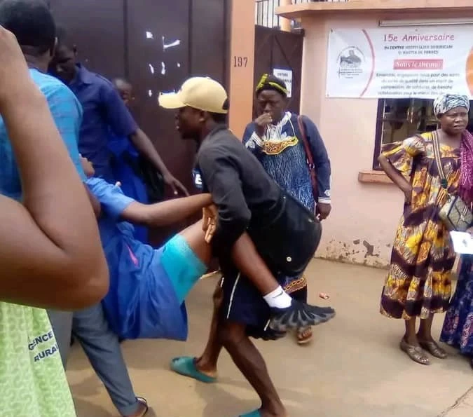 Giẫm đạp tại trường trung học khiến nhiều học sinh thương vong ở Cameroon- Ảnh 1.