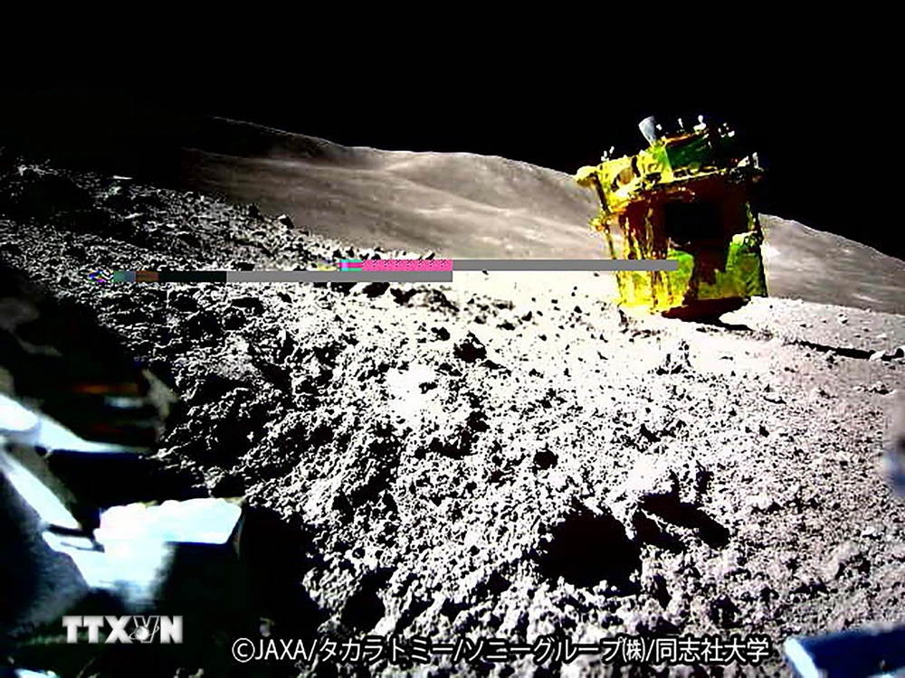Cơ quan Thám hiểm Hàng không Vũ trụ Nhật Bản (JAXA) công bố những hình ảnh đầu tiên của sứ mệnh Tàu đổ bộ thông minh khảo sát Mặt Trăng (SLIM), ngày 25/1/2024. (Ảnh: AFP/TTXVN)