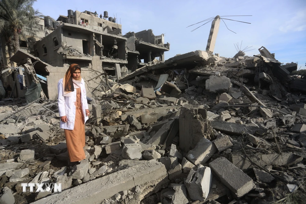 Cảnh đổ nát sau các cuộc không kích của Israel xuống thành phố Rafah, Dải Gaza ngày 12/2/2024. (Ảnh: THX/TTXVN)