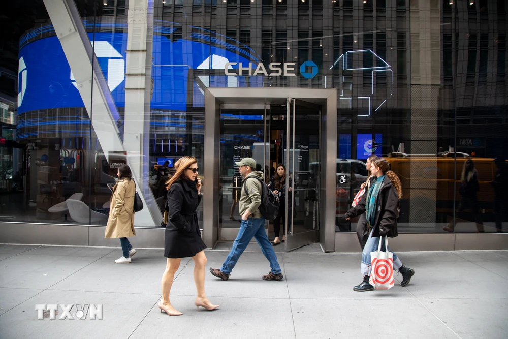 Một chi nhánh của Ngân hàng JPMorgan Chase tại New York, Mỹ. (Ảnh: THX/TTXVN)