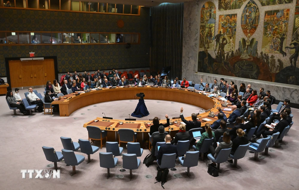 Hội đồng Bảo an Liên hợp quốc nhóm họp khẩn cấp để bỏ phiếu về bản dự thảo nghị quyết do Mỹ đề xuất nhằm kêu gọi ngừng bắn ngay lập tức tại Gaza, ngày 22/3/2024. (Ảnh: AFP/TTXVN) 