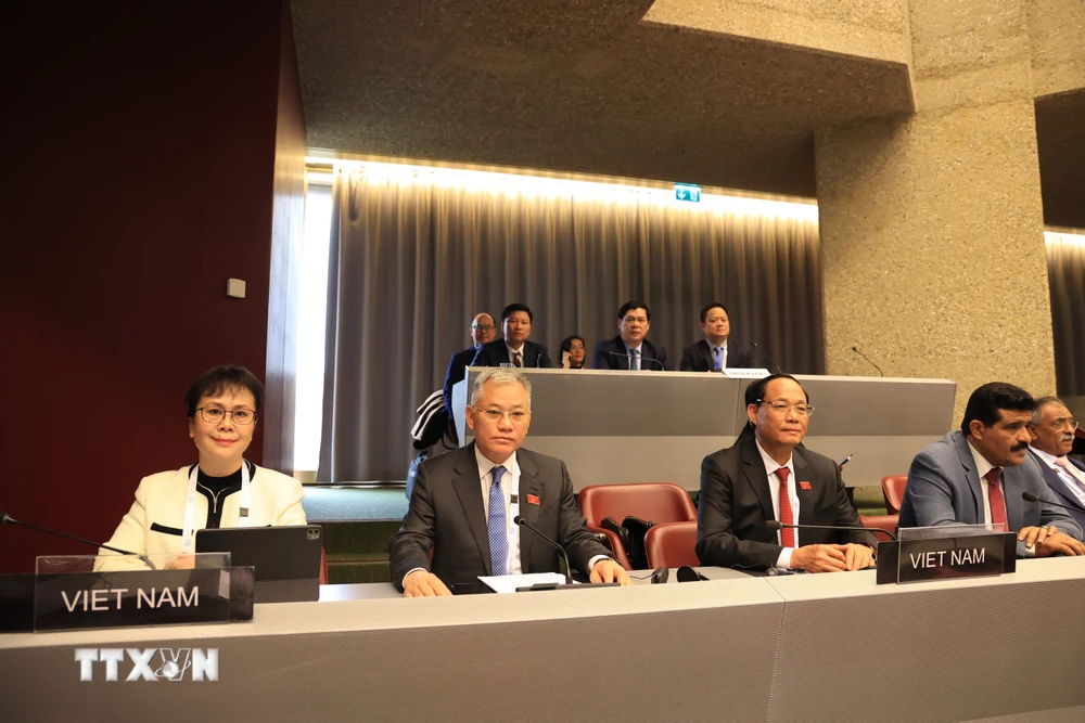 Thượng tướng Trần Quang Phương, Phó Chủ tịch Quốc hội (thứ 2, phải sang) tham dự Đại hội đồng Liên minh Nghị viên Thế giới lần thứ 148 (IPU-148). (Ảnh: Anh Hiển/TTXVN)