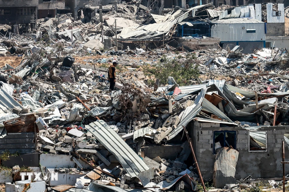 Cảnh đổ nát tại Khan Yunis, sau khi Israel rút bộ binh khỏi phía nam Dải Gaza, ngày 7/4/2024. (Ảnh: AFP/TTXVN)