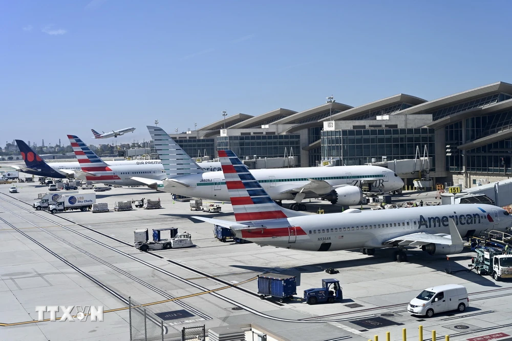 Máy bay tại Sân bay Quốc tế Los Angeles, bang California, Mỹ. (Ảnh: AFP/TTXVN)