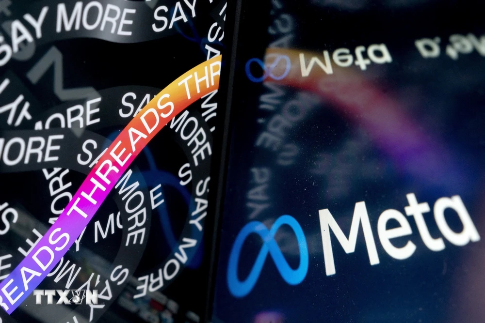 Biểu tượng công ty Meta và trang mở đầu của mạng xã hội Threads. (Ảnh: AFP/TTXVN)