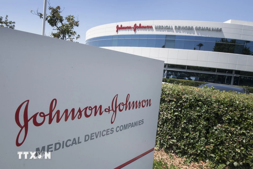 Trụ sở hãng Johnson & Johnson tại Irvine, California, Mỹ. (Ảnh: AFP/TTXVN)