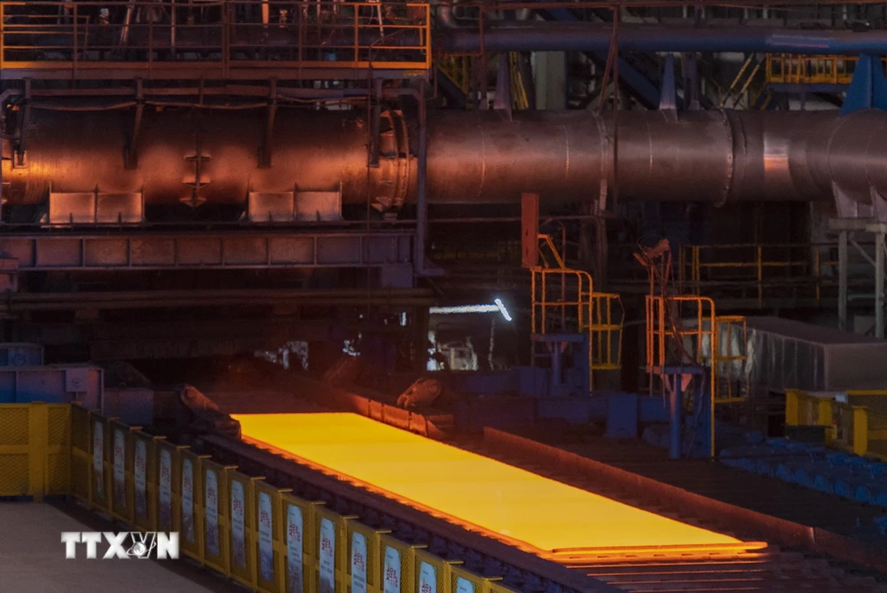 Thép tấm được sản xuất tại nhà máy ở Nam Kinh, Trung Quốc. (Ảnh: AFP/TTXVN)