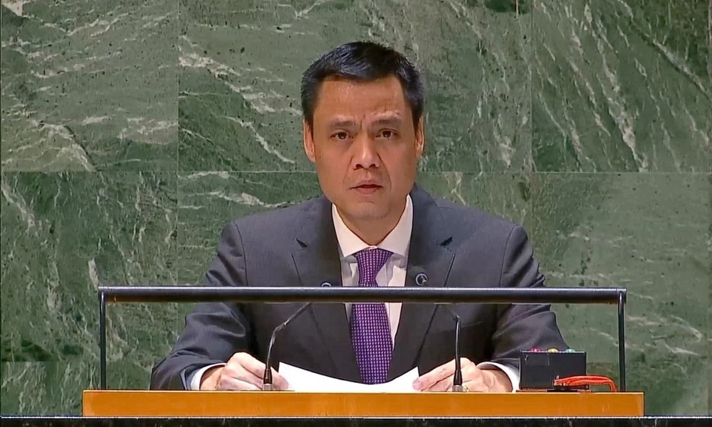 Đại sứ, Trưởng Phái đoàn Việt Nam tại Liên hợp quốc Đặng Hoàng Giang phát biểu tại phiên thảo luận. (Ảnh: Thanh Tuấn/TTXVN)