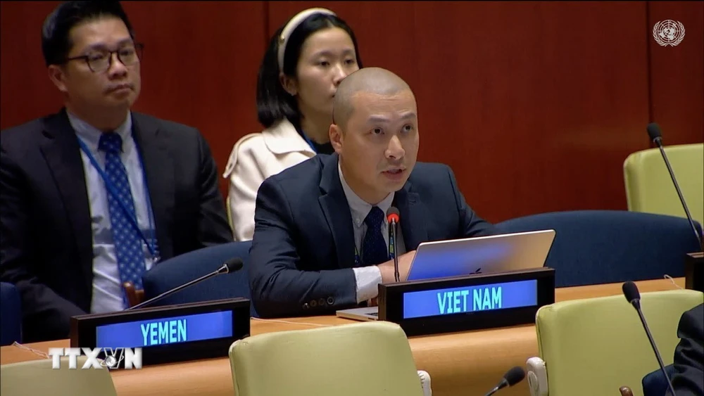 Công sứ Nguyễn Hoàng Nguyên, Đại biện lâm thời Phái đoàn Thường trực Việt Nam tại Liên hợp quốc, phát biểu tại diễn đàn. (Ảnh: Thanh Tuấn/TTXVN)