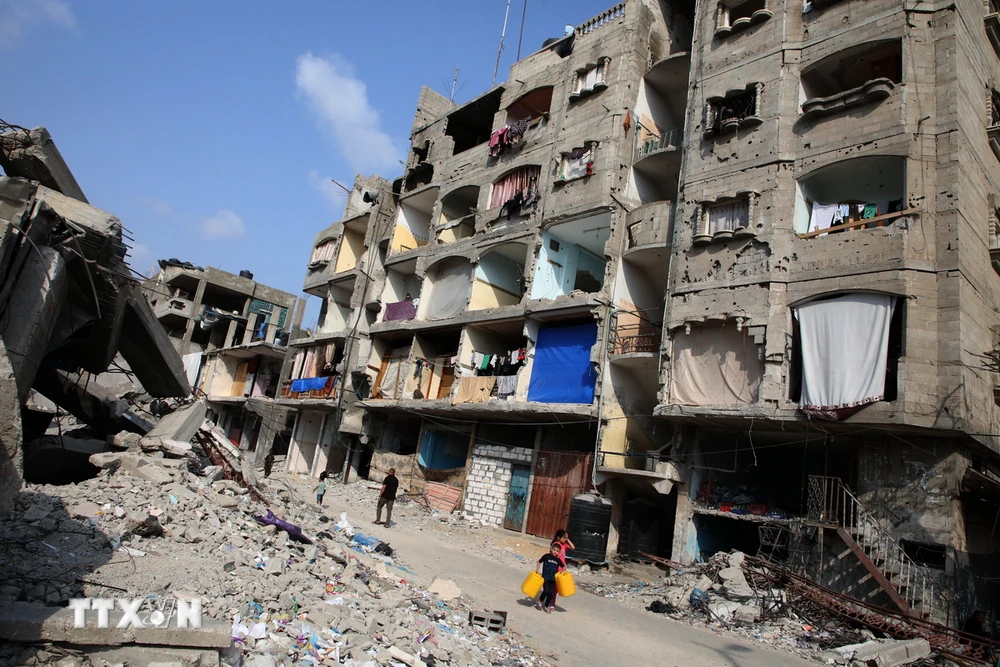 Những tòa nhà bị phá hủy trong cuộc tấn công của Israel vào thành phố Rafah, Dải Gaza ngày 1/5/2024. (Ảnh: THX/TTXVN)