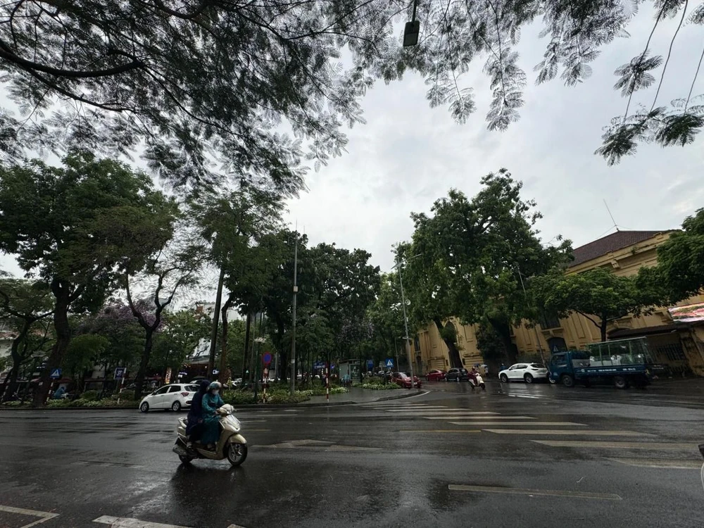 Khu vực Hà Nội nhiều mây, sáng có lúc có mưa rào; sau có mây, ngày nắng. (Nguồn: Vietnam+)