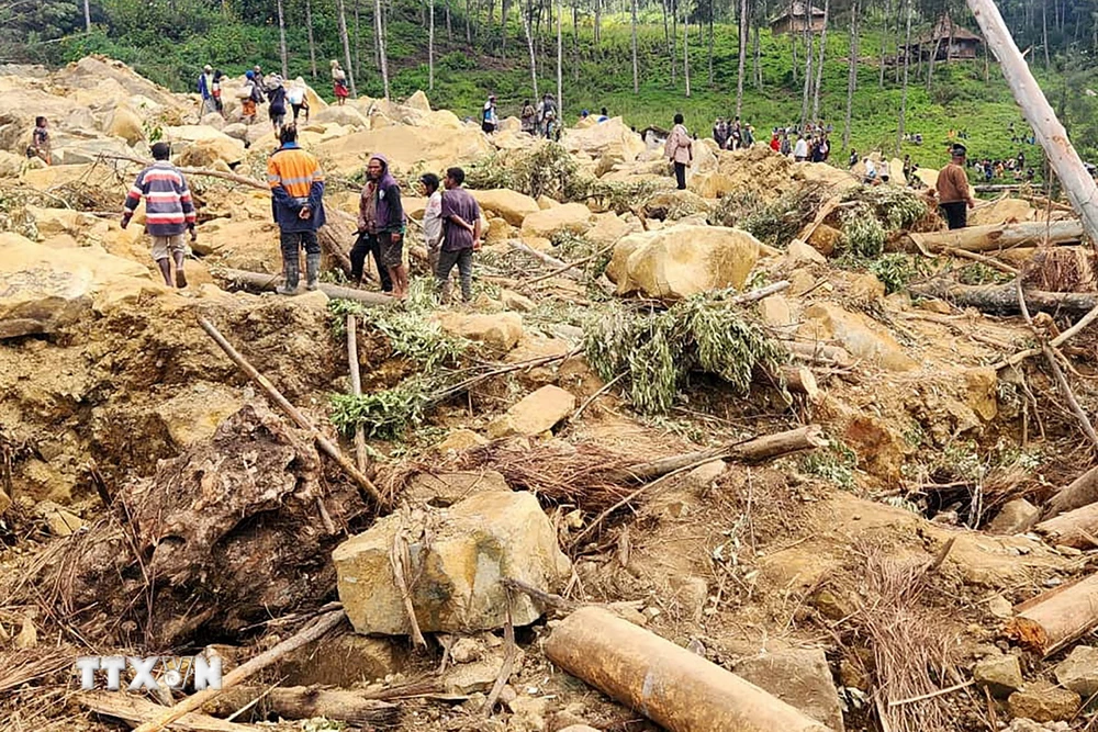 Hiện trường vụ sạt lở đất ở Maip Mulitaka, tỉnh Enga, Papua New Guinea ngày 27/5/2024. (Ảnh: AFP/TTXVN)
