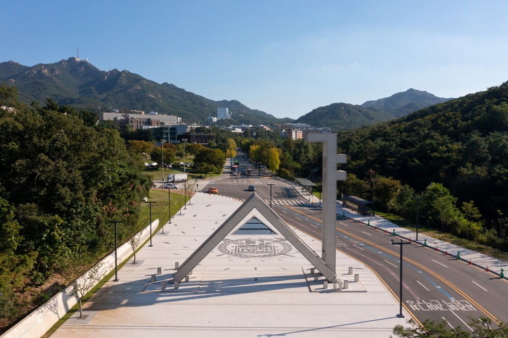 Đại học Quốc gia Seoul (Seoul National University - SNU) xếp thứ 31, thứ hạng cao nhất trong số các trường đại học của Hàn Quốc với 82,3 điểm (trên tổng điểm 100). (Nguồn: Đại học Quốc gia Seoul)