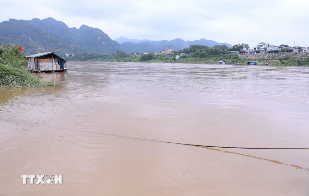 Ủy ban Nhân dân tỉnh yêu cầu Ủy ban Nhân dân huyện Chiêm Hóa theo dõi chặt chẽ diễn biến mưa, lũ và tình hình sạt lở đất. (Ảnh: Quang Cường/TTXVN)