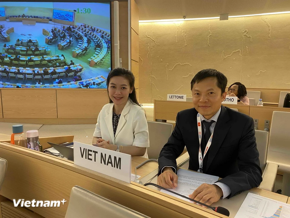 Đoàn Việt Nam tại Khóa họp lần thứ 56 của Hội đồng Nhân quyền Liên hợp quốc. (Ảnh: TTXVN phát)