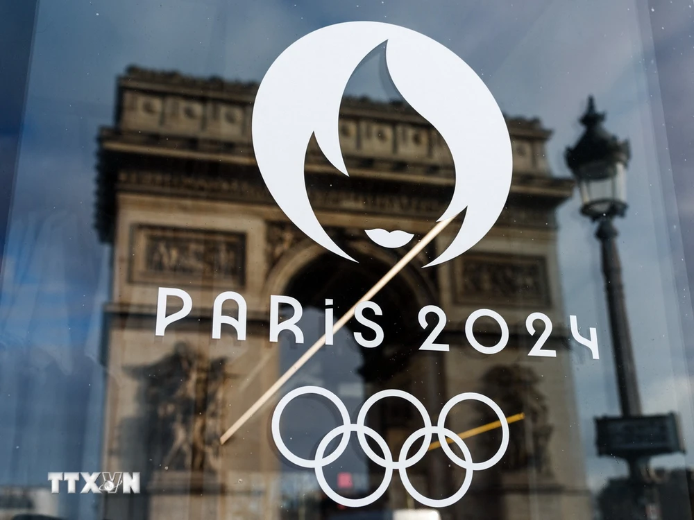 Biểu tượng Olympic và Paralympic 2024 tại Paris, Pháp. (Ảnh: AFP/TTXVN)