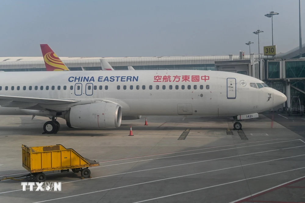 Máy bay Boeing 737-800 của hãng hàng không China Eastern Airlines tại sân bay ở Vũ Hán, tỉnh Hồ Bắc, Trung Quốc. (Ảnh: AFP/ TTXVN)