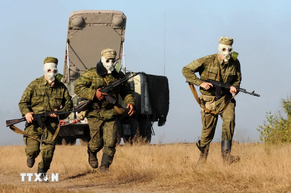 Binh sỹ Belarus tham gia cuộc tập trận ở Volka, cách thủ đô Minsk khoảng 230km về phía Tây Nam. (Ảnh: AFP/TTXVN)