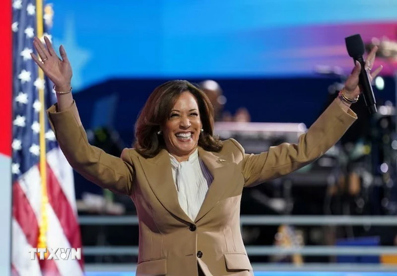 Phó Tổng thống Mỹ Kamala Harris giành được sự ủng hộ lớn tại Đại hội toàn quốc của đảng Dân chủ ở Chicago, Illinois, ngày 19/8/2024. (Ảnh: Reuters/TTXVN)