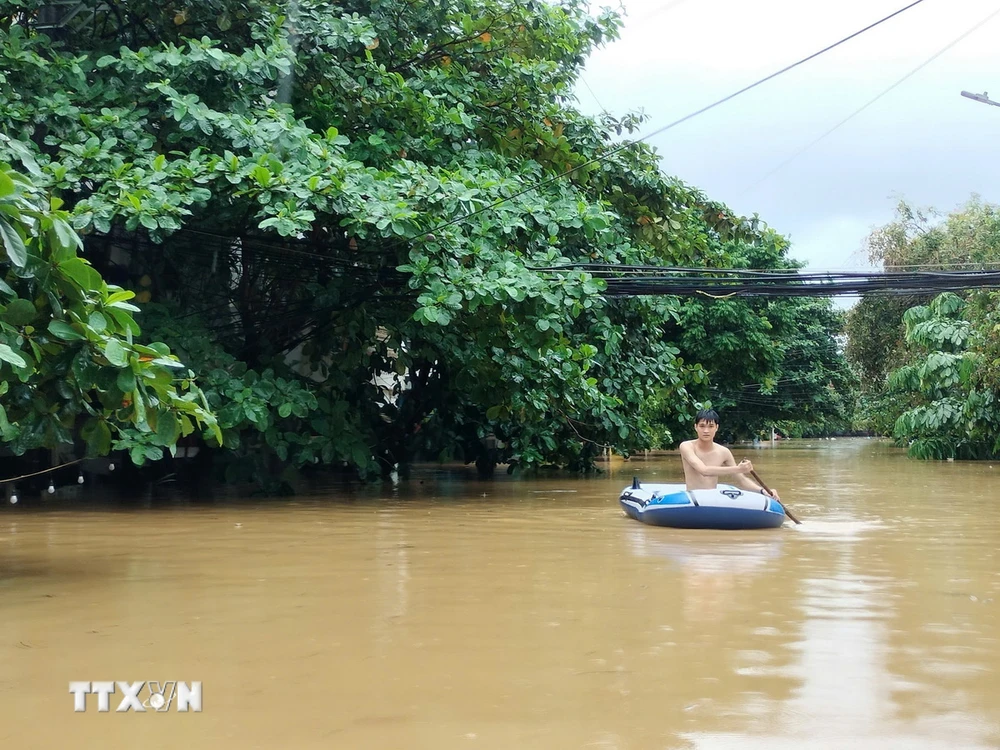 Thủ tướng Phạm Minh Chính chủ trì họp trực tuyến chỉ đạo ứng phó mưa lũ- Ảnh 2.