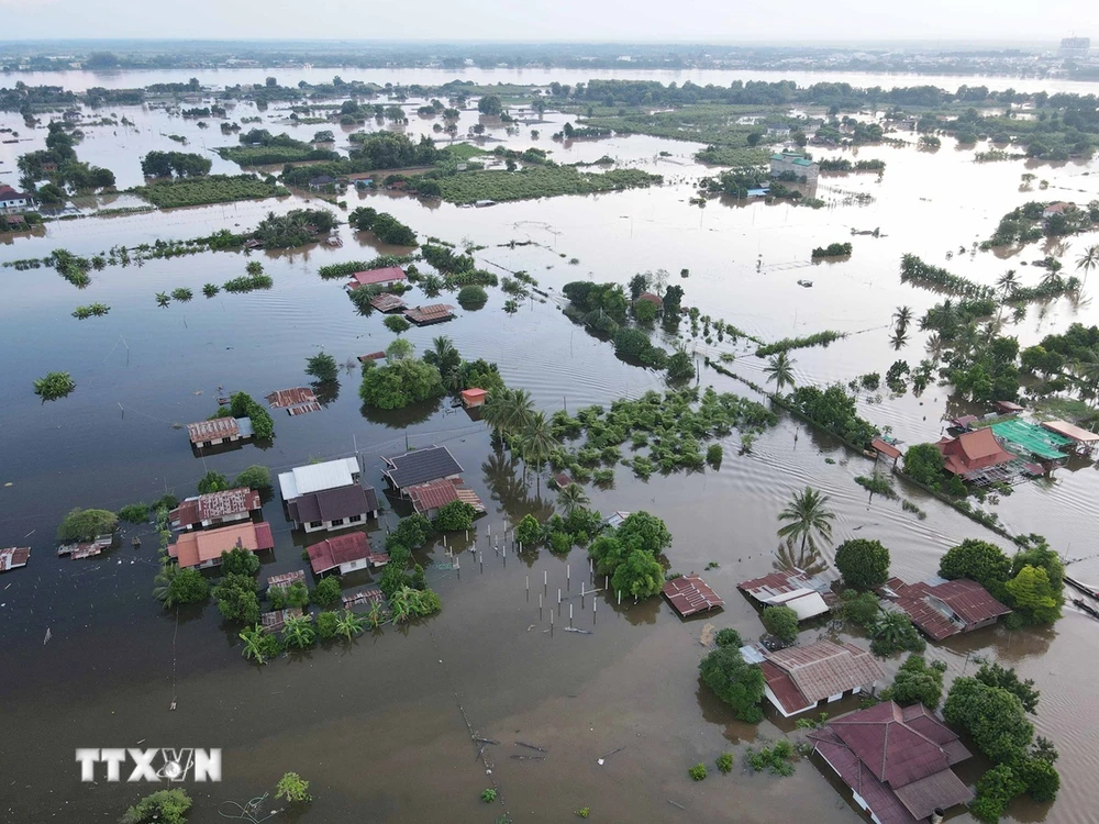 Một khu vực ở quận Hadxaifong, thủ đô Vientiane bị ngập. (Ảnh: Đỗ Bá Thành/TTXVN)