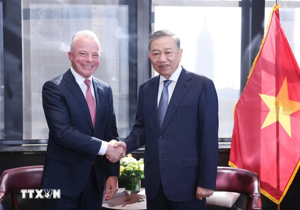 Tổng B&iacute; thư, Chủ tịch nước T&ocirc; L&acirc;m tiếp Tiến sỹ Brendan Nelson, Ph&oacute; Chủ tịch Cấp cao Tập đo&agrave;n Boeing ki&ecirc;m Chủ tịch Boeing Global. (Ảnh: L&acirc;m Kh&aacute;nh/TTXVN)