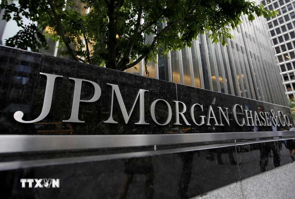 Quang cảnh bên ngoài trụ sở Công ty dịch vụ tài chính Mỹ JP Morgan Chase ở New York. (Ảnh: Reuters/TTXVN)