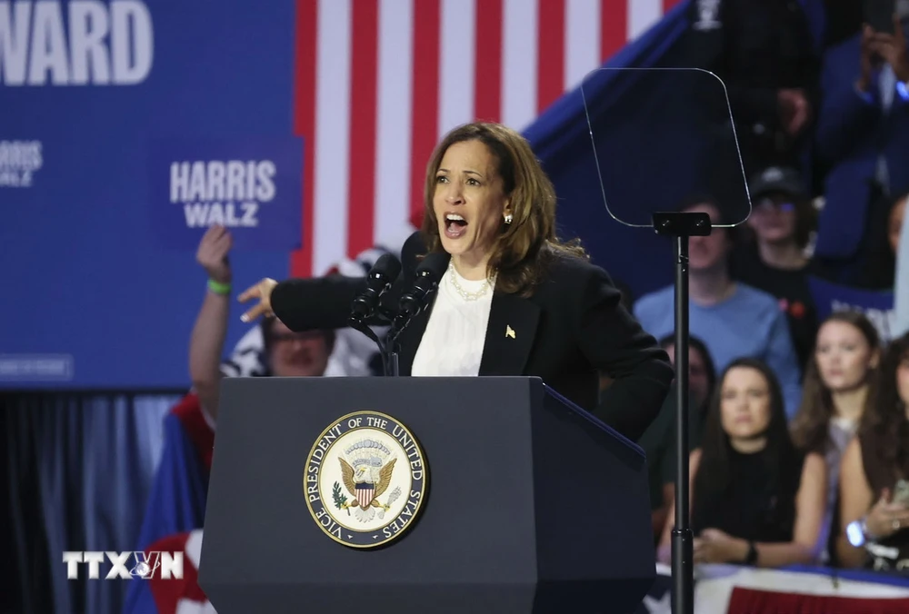 Phó Tổng thống Mỹ Kamala Harris phát biểu trong cuộc vận động tranh cử ở bang North Carolina ngày 12/9/2024. (Ảnh: Kyodo/TTXVN)