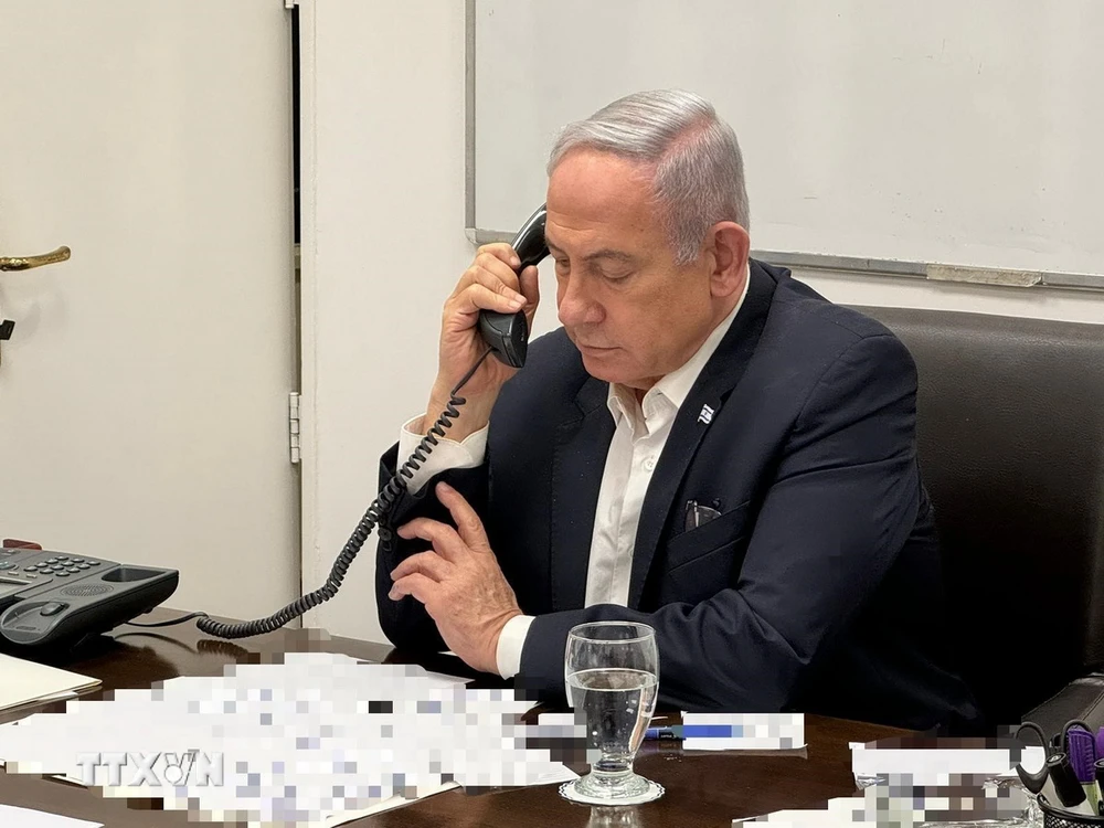 Thủ tướng Israel Benjamin Netanyahu trong một cuộc điện đàm với Tổng thống Mỹ Joe Biden. (Ảnh: THX/TTXVN)