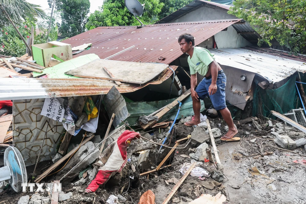 Ngôi nhà bị phá hủy sau bão tại tỉnh Batangas, Philippines, ngày 25/10/2024. (Ảnh: THX/TTXVN)