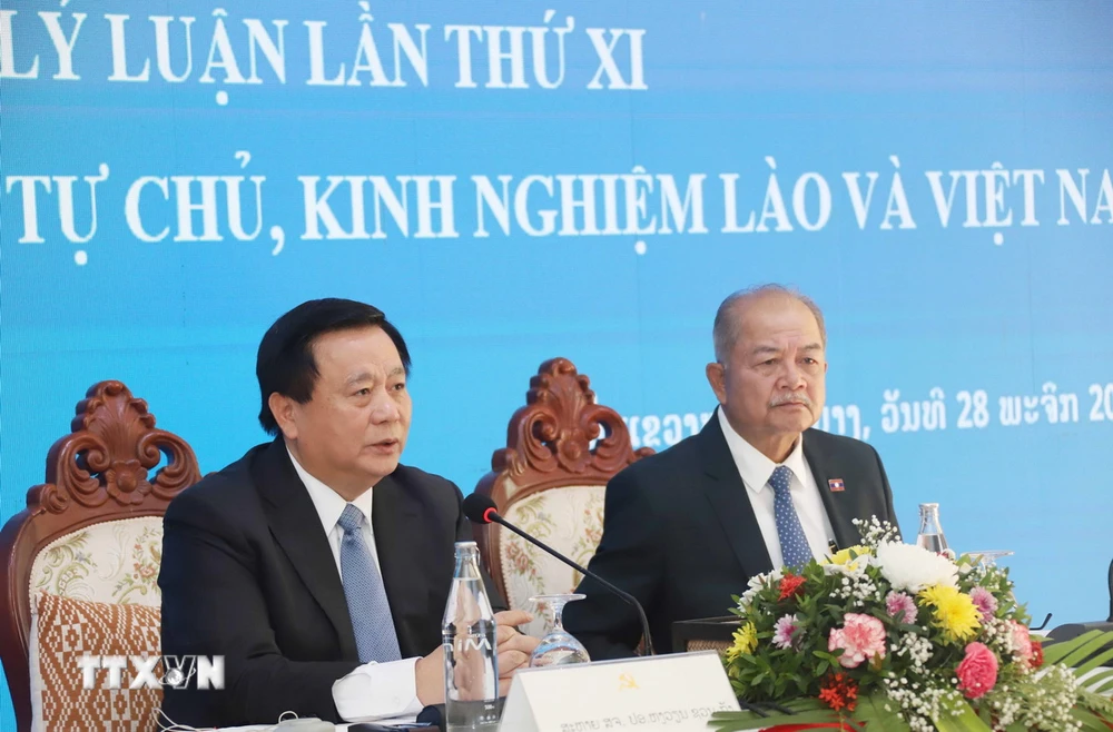 Ông Nguyễn Xuân Thắng, Ủy viên Bộ Chính trị, Giám đốc Học viện Chính trị quốc gia Hồ Chí Minh, Chủ tịch Hội đồng Lý luận Trung ương, phát biểu dẫn đề tại hội thảo. (Ảnh: Xuân Tú/TTXVN)