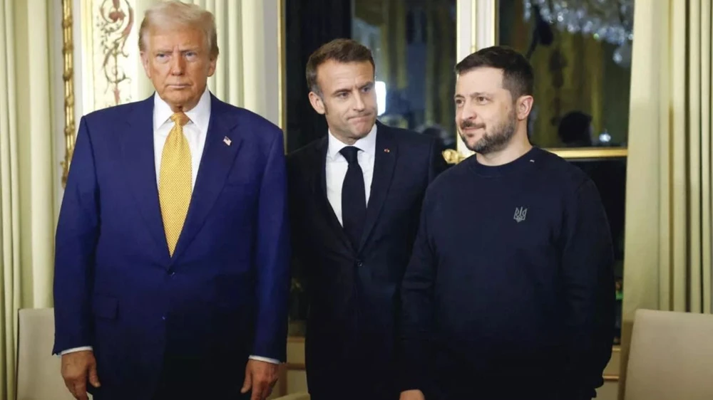 Tổng thống Pháp Emmanuel Macron đã tổ chức hội đàm ba bên với người đồng cấp Ukraine Volodymyr Zelensky và Tổng thống đắc cử Mỹ Donald Trump. (Nguồn: AFP)