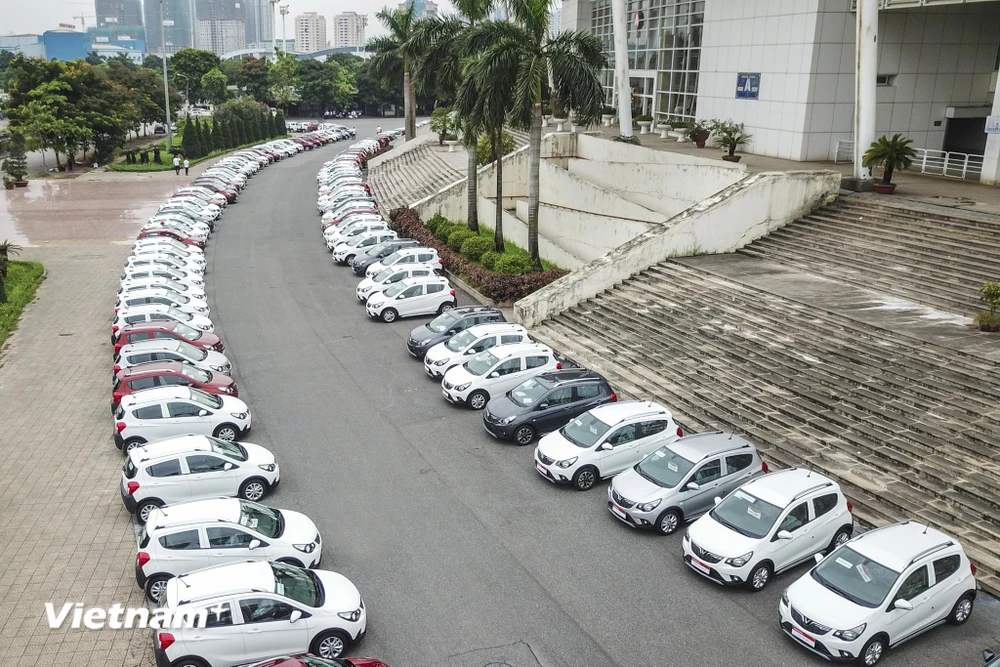 Hàng trăm xe Fadil đã có mặt tại Hà Nội sẵn sàng bàn giao cho khách trong ngày 17/6. (Ảnh: Minh Sơn/Vietnam+)