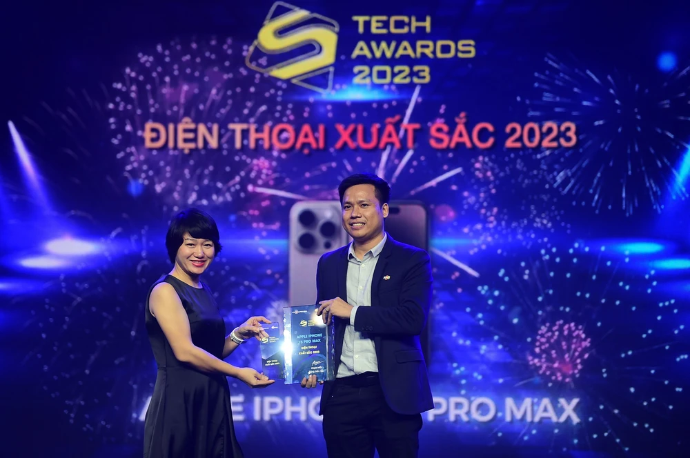  iPhone 15 Pro Max là mẫu điện thoại xuất sắc nhất năm 2023. (Ảnh: Tech Awards)