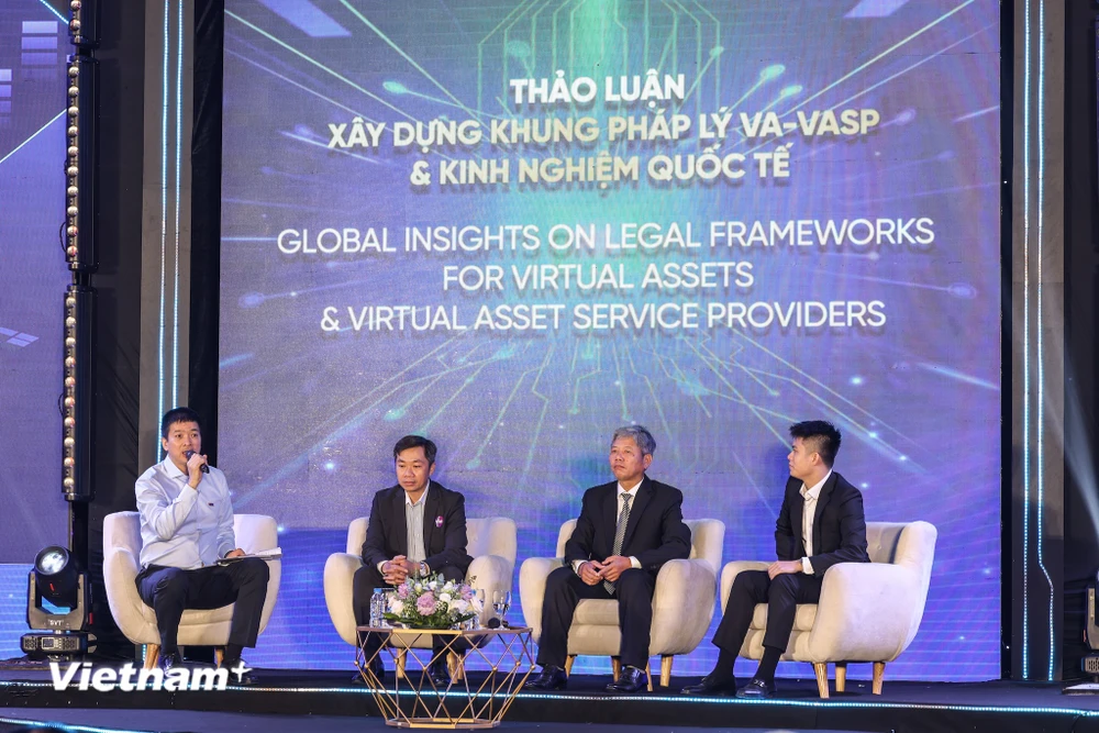 Hiệp hội Blockchain Việt Nam đã tổ chức buổi tọa đàm khoa học lần thứ 4 nhằm góp ý xây dựng hoàn thiện khung pháp lý VA-VASP. (Ảnh: Minh Sơn/Vietnam+)