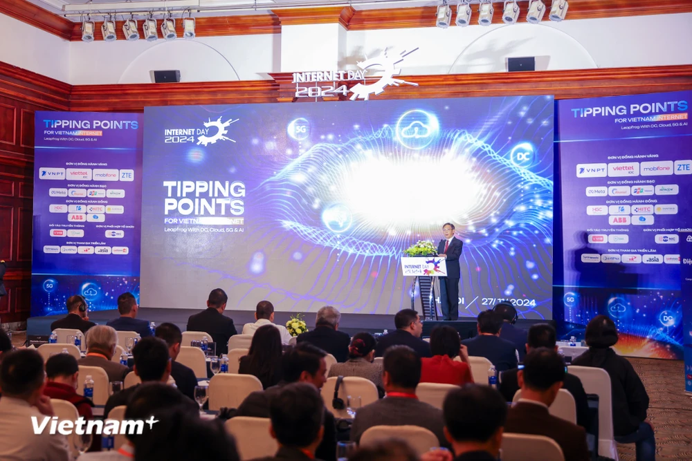 Internet Day 2024 khai mạc với chủ đề “Bước tiến mới cho Internet Việt Nam - Bứt phá với DC, Cloud, 5G & AI." (Ảnh: Minh Sơn/Vietnam+)