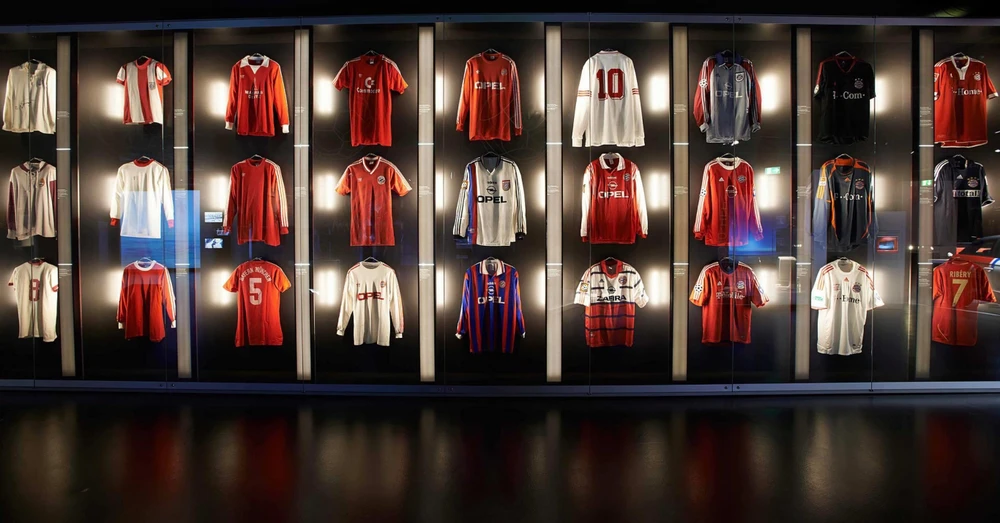 Ngắm nhìn bộ sưu tập áo đấu của Bayern Munich từ 1965 đến nay