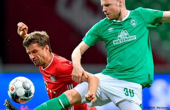 Thomas Müller bên phía Bayern trong 21 trận có mặt ra sân khi gặp Bremen chưa biết thua là gì!(Nguồn: Dfb.de)