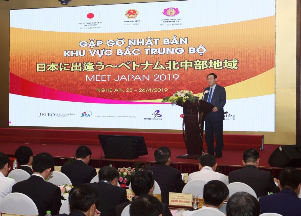 Phó Thủ tướng Vương Đình Huệ phát biểu tại hội nghị. (Ảnh: Nguyễn Dân/TTXVN)