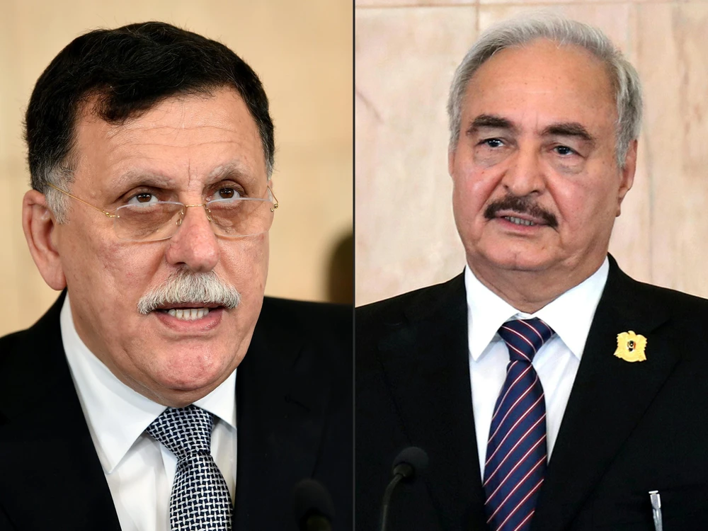 Thủ tướng Chính phủ Đoàn kết dân tộc (GNA) của Libya Fayez al-Sarraj (phải) và Tướng Khalifa Hafta lãnh đạo lực lượng tự xưng Quân đội Quốc gia Libya (LNA). (Ảnh: AFP/TTXVN)