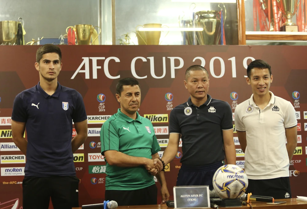 HLV Chu Đình Nghiêm khẳng định Hà Nội FC quyết giành chiến thắng trước Altyn Asyr tại bán kết liên khu vực AFC Cup 2019. (Ảnh: Nguyên An)