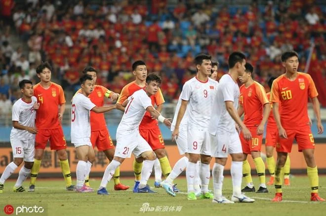 U22 Việt Nam thắng U22 Trung Quốc cách biệt với tỷ số 2-0 nhờ cú đúp bàn thắng của tiền đạo Tiến Linh. 