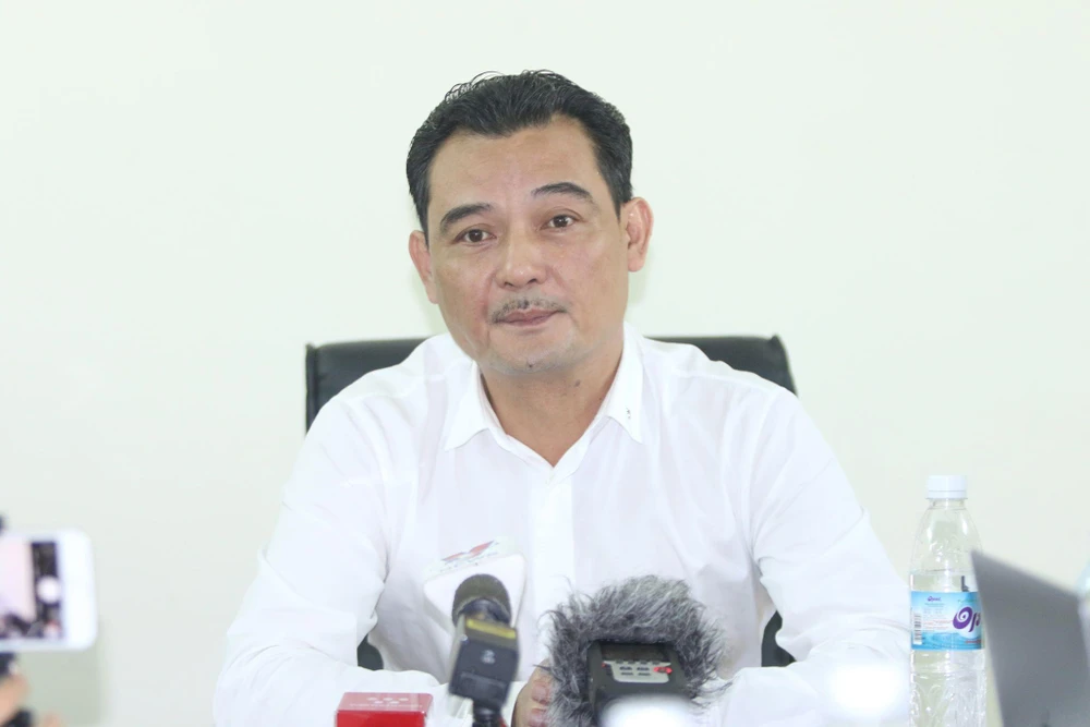 Ông Nguyễn Quốc Hội, Chủ tịch Công ty cổ phần thể thao T&T kiêm trưởng ban tổ chức sân trận Hà Nội FC với Nam Định gửi lời xin lỗi tới toàn thể cổ động viên. (Ảnh: Nguyên An)