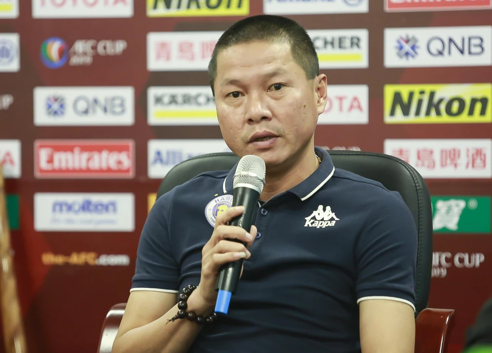 HLV Chu Đình Nghiêm cho rằng Quang Hải và Văn Quyết không phải những ngòi nổ duy nhất của Hà Nội FC. (Ảnh: Đăng Huy)