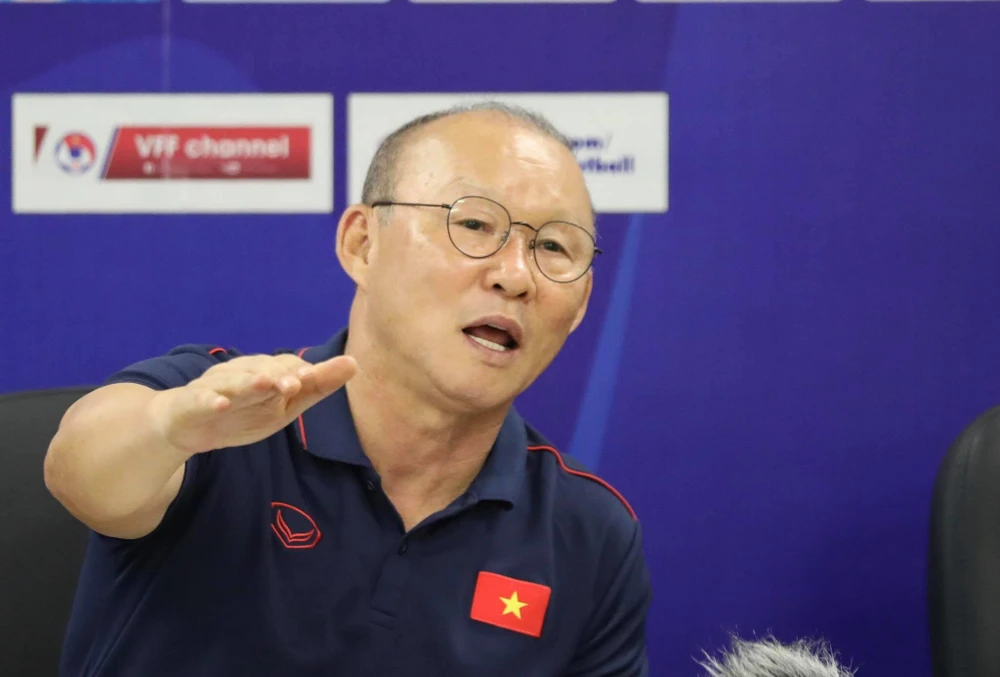 Huấn luyện viên Park Hang-seo khẳng định không bao giờ dạy cầu thủ tuyển Việt Nam chơi xấu hay cầu giờ. (Ảnh: HVKT)