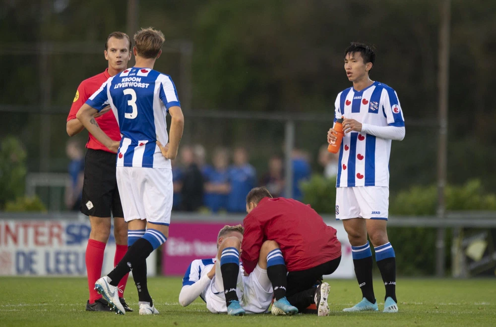 Đoàn Văn Hậu đá chính trong trận đấu của đội trẻ SC Heerenveen với đối thủ Go Ahead Eagles rạng sáng ngày 5/11. (Ảnh: Facebook Nguyễn Đắc Văn)