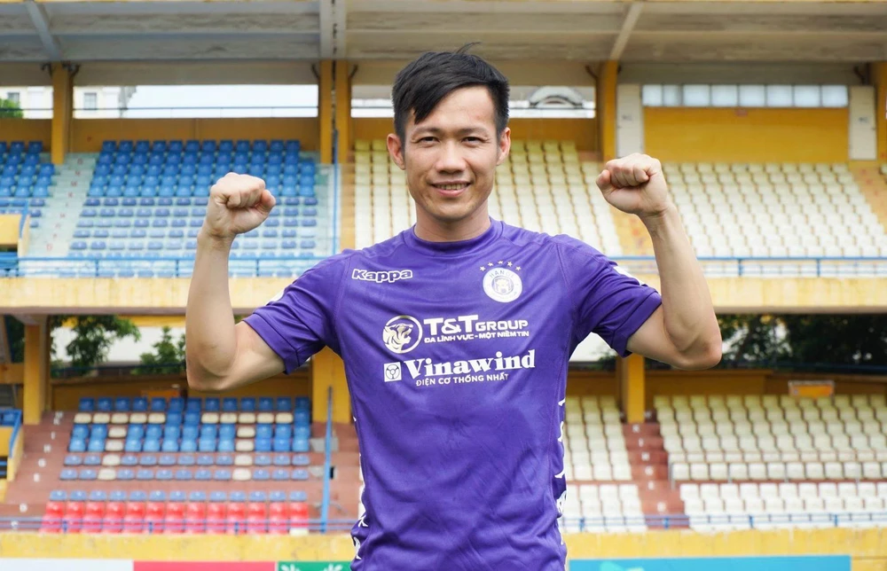 Tiền vệ Lê Tấn Tài chính thức khoác áo số 14 ở Hà Nội FC ở giai đoạn hai V-League 2020. (Ảnh: PV/Vietnam+) 