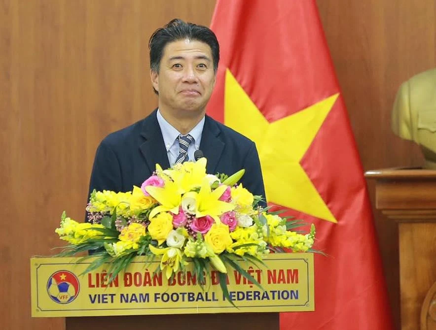Tân Giám đốc kỹ thuật VFF Yusuke Adachi ra mắt bóng đá Việt Nam chiều 9/9 tại trụ sở VFF. (Ảnh: Hiển Nguyễn/Vietnam+) 