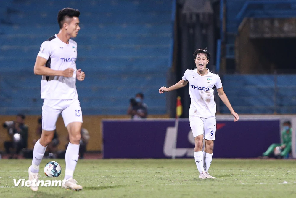 Hoàng Anh Gia Lai tiếp tục chơi kém cỏi, thua đậm 1-3 Than Quảng Ninh ở vòng 3 giai đoạn hai V-League 2020 trên sân Cẩm Phả. (Ảnh: Hiển Nguyễn/Vietnam+)