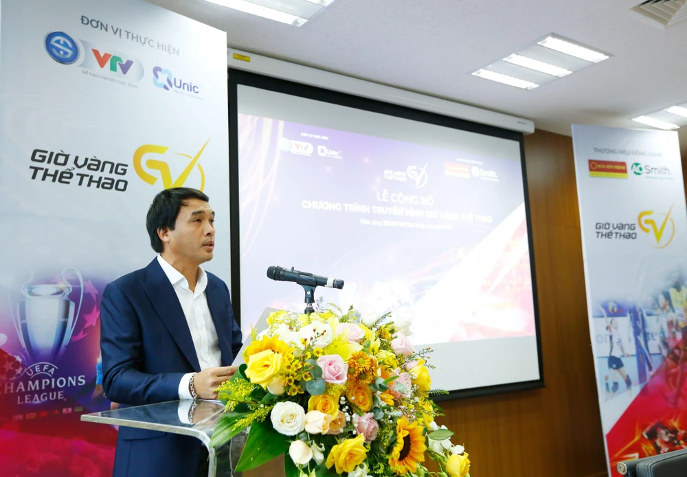 Trưởng ban Thể thao VTV, nhà báo Phan Ngọc Tiến chia sẻ về chương trình 'Giờ vàng thể thao.' (Ảnh: CTV/Vietnam+) 